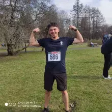 Piotr Baranowski w gęście zwycięstwa