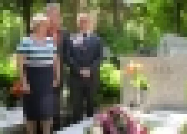 Kwiaty na grobach byłych Dziekanów