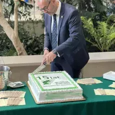  Dzielenie jubileuszowego tortu