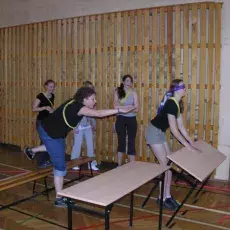 Dbamy też o&#160;wyśmienite humory oraz dobrą kondycję fizyczną. <br />Dzień Wydziału 2011, Studenckie Zawody Sportowe o Puchar Dziekana Wydziału Biologii <br />(fot. Tomasz Kretowicz)
