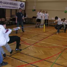 oraz <i>Walki o&#160;byt</i>.   <br />40-lecie Biologii na Uniwersytecie Gdańskim <i>Olimpiada  Parabiologiczna 2010</i>. <br/>(fot. Piotr Rutkowski)