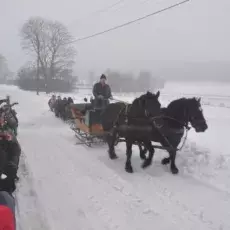 Wspólnie cieszymy się urokami zimy... <br />(fot. Konrad Bidziński)