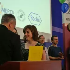 Podczas konkursów biologiczno - literackich, łamiemy głowę nad rymami daktylicznymi, żeńskimi i męskimi.<br />Dzień Wydziału 2011 na zdjęciu zwyciężczyni konkursu Magdalena Gappa  <br/>(fot. Piotr Rutkowski)