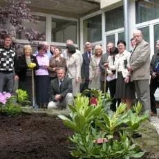 "Upiększanie" patia w budynku przy ul. Kładki 24 w Gdańsku (22.05.2009)
