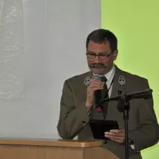 Zbigniew Kaczmarczyk - Dyrektor Regionalnej Dyrekcji Lasów Państwowych w Gdańsku, uhonorowany medalem "Bene meritus" przyznawanym zasłużonym dla Wydziału Biologii osobom niezwiązanym z nauką.