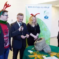 Mikołaj (już w cywilu) odczytuje nasze życzenia. Chyba byliśmy grzeczni, bo obiecał, że wszystkie spełni.