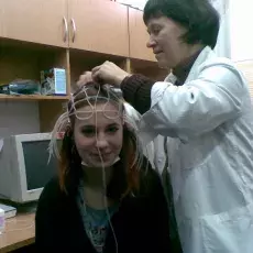 07.12.2010 - dr Jolanta Orzeł-Gryglewska z Katedry Fizjologii Zwierząt prowadzi zajęcia pt. "Skąd się w mózgu bierze prąd" dla uczniów II LO w Sopocie