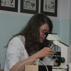 08.03.2011 - dr Anna Pędziszewska i mgr Marcelina Zimny z Katedry Ekologii Roślin prowadzą zajęcia pt. " Melisopalinologia - czyli co kryją miody " dla uczniów III LO w Gdańsku