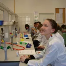 10.05.2011 - dr Dorota Kuczyńska-Wiśnik z Katedry Biochemii prowadzi zajęcia pt. "Co się dzieje z białkami w przewodzie pokarmowym" dla uczniów XIV LO w Gdyni