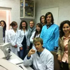 25.10.2011 - dr Agnieszka Kowalkowska z Katedry Cytologii i Embriologii Roślin prowadzi zajęcia pt. "Odkrywanie tajemnic orchidei" dla uczniów Sopockich Szkół Autonomicznych