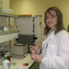 08.11.2011 - dr Anna Wysocka oraz mgr Lidia Łukaszewska z Katedry Genetyki prowadzą zajęcia pt. " Bliskie spotkania z cząsteczką życia - izolacja DNA " dla uczniów IV LO w Gdyni