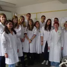 16.11.2011 - dr Elżbieta Zielińska i dr Krystyna Matusiak-Mikulin z Katedry Fizjologii Roślin prowadzą zajęcia pt. "Zielona fabryka - jak roślina produkuje cukier" dla uczniów II LO w Sopocie
