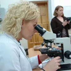 17.11.2011 - dr Joanna Święta-Musznicka z Katedry Ekologii Roślin prowadzi zajęcia pt. "Jak zmieniało się środowisko przyrodnicze Gdańska w ciągu ostatnich 1500 lat" dla uczniów II LO w Wejherowie
