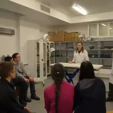 10.01.2013 - Studenci z Koła Naukowego "Homunculus" prowadzą zajęcia pt. "Testy behawioralne u zwierząt" dla uczniów Sopockiego Liceum Autonomicznego fot. Hanna Ćwikałowska