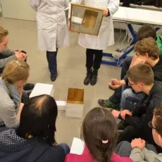 10.01.2013 - Studenci z Koła Naukowego "Homunculus" prowadzą zajęcia pt. "Testy behawioralne u zwierząt" dla uczniów Sopockiego Liceum Autonomicznego fot. Hanna Ćwikałowska