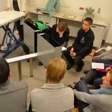 10.01.2013 - Studenci z Koła Naukowego "Homunculus" prowadzą zajęcia pt. "Testy behawioralne u zwierząt" dla uczniów Sopockiego Liceum Autonomicznego fot. Hanna Ćwikałowska