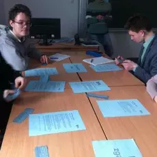 12.03.2013 - mgr Anna Kossobucka z Pracowni Dydaktyki Biologii prowadzi zajęcia dla uczniów Sopockich Szkół Autonomicznych pt. "Nauki biomedyczne a etyka - moralne konsekwencje rewolucji terapeutycznej" fot. Hanna Ćwikałowska