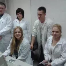 06.03.2014 - mgr Dorota Łuszczek z Laboratorium Mikroskopii Elektronowej prowadzi zajęcia pt. "Mikroświat w makrowymiarze" dla uczniów Akademickiego Liceum Ogólnokształcącego "Lingwista" w Gdańsku fot. Monika Kulesza 