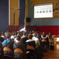 Wykład dr Ewy Piotrowskiej pt. "Co nam „siedzi” w&#160;genach? – podstawy genetyki człowieka" w I&#160;LO w&#160;Lęborku fot. Kl