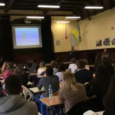 Wykład dr Wojciecha Glaca pt. "Stres – z&#160;nim źle, bez niego jeszcze gorzej" w&#160;II LO w&#160;Sopocie  fot. Anna Helmin