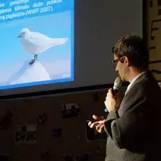wykład prof. UG, dr hab. Dariusza Jakubasa pt. „Wpływ zmian klimatu na ptaki”oraz mgr Kacpra Ptaszka pt. „Czy naprawdę powinniśm