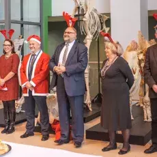 Święty Mikołaj w towarzystwie reniferów