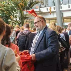 Renifer z worem cukierków