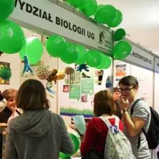 Stoisko Wydziału Biologii na Targach Akademia 2016