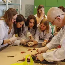 Dzień Otwarty Wydziału Biologii -  Katedra Ekologii i Zoologii Kręgowców - "Tajemnice ptasiego wnętrza" - sekcja kormorana
