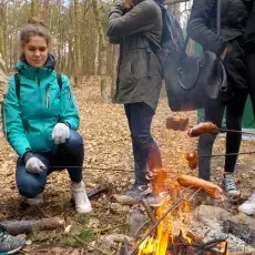 mgr Katarzyna Rosińska ze Stacji Badania Wędrówek Ptaków prowadzi zajęcia pt. "Tam i z powrotem do ziemi przodków czyli migracje