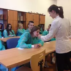 „Czy można powąchać stres, czyli o tym jak pachną emocje”, prowadząca: mgr Martyna Siudak (Katedra Fizjologii Zwierząt i Czło