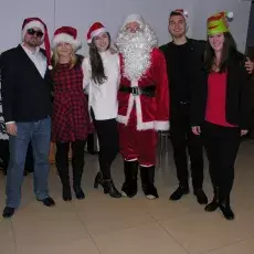 Pamiątkowe zdjęcie z Asystentami Świętego Mikołaja