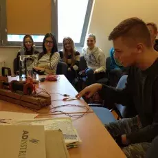 "Elektryczność w biologii", prowadzący: mgr inż. Michał Jaskulski, (Katedra Fizjologii Zwierząt i Człowieka)